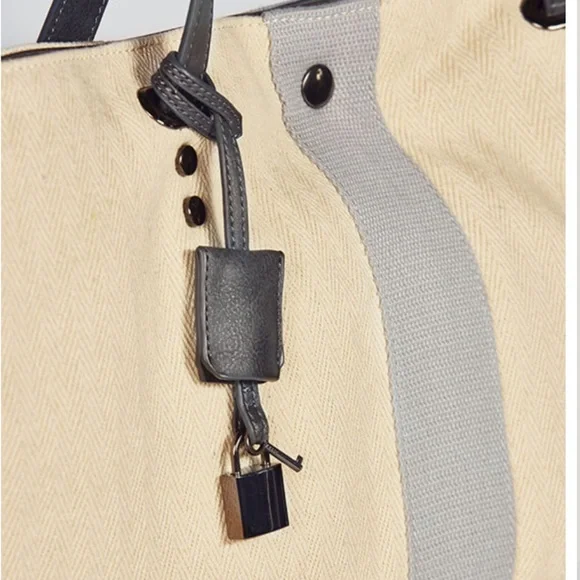 Fabletics The Canal Day Tote Duffle Travel Bag - Picture 5 of 13